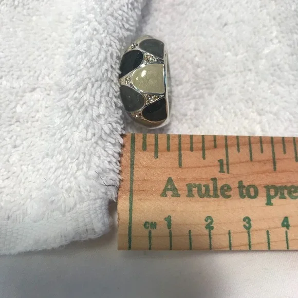 Avon 2012 Enamel Elegance Ring - grey -Size 10 - Picture 8 of 9